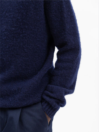 Rundhalspullover aus blauer Wolle