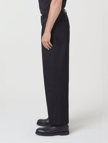 Weite Hose mit Bundfalten Schwarz