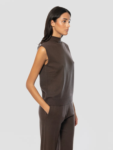Maglia Smanicata con Collo a Cratere Marrone