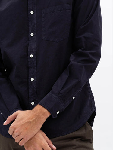 Baumwollhemd im Garment-Dye-Verfahren Blau