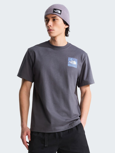 THE NORTH FACE-T-shirt in Cotone con Stampa Mountain Escape Antracite-TRYME Shop