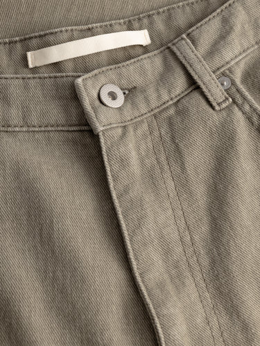 Pantalon cinq poches en twill de coton vert