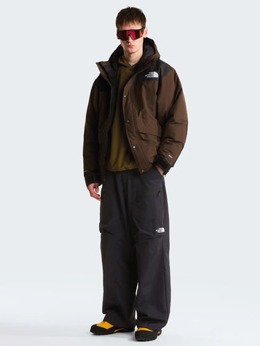 Wasser- und winddichte braune Daunenjacke