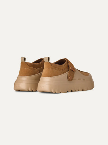Sneakers aus Veloursleder mit kastanienbraunem Riemen