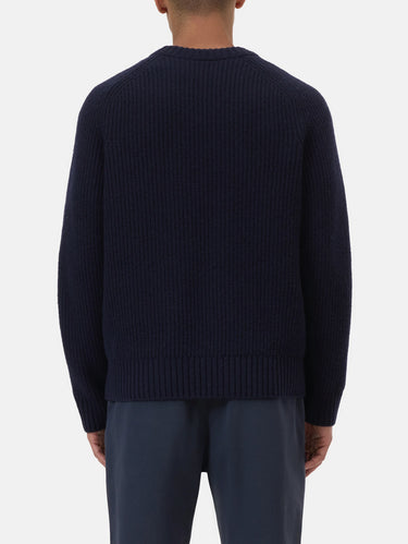 Blauer Rippenstrickpullover aus Wolle