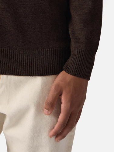 Pull style polo en laine mérinos marron