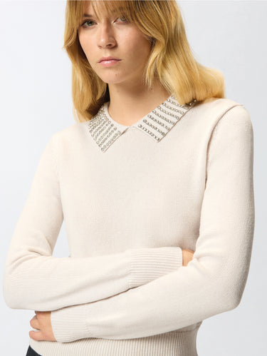 Pull ajusté à col avec strass beige