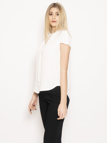 Weiße Seidenbluse mit Raffung