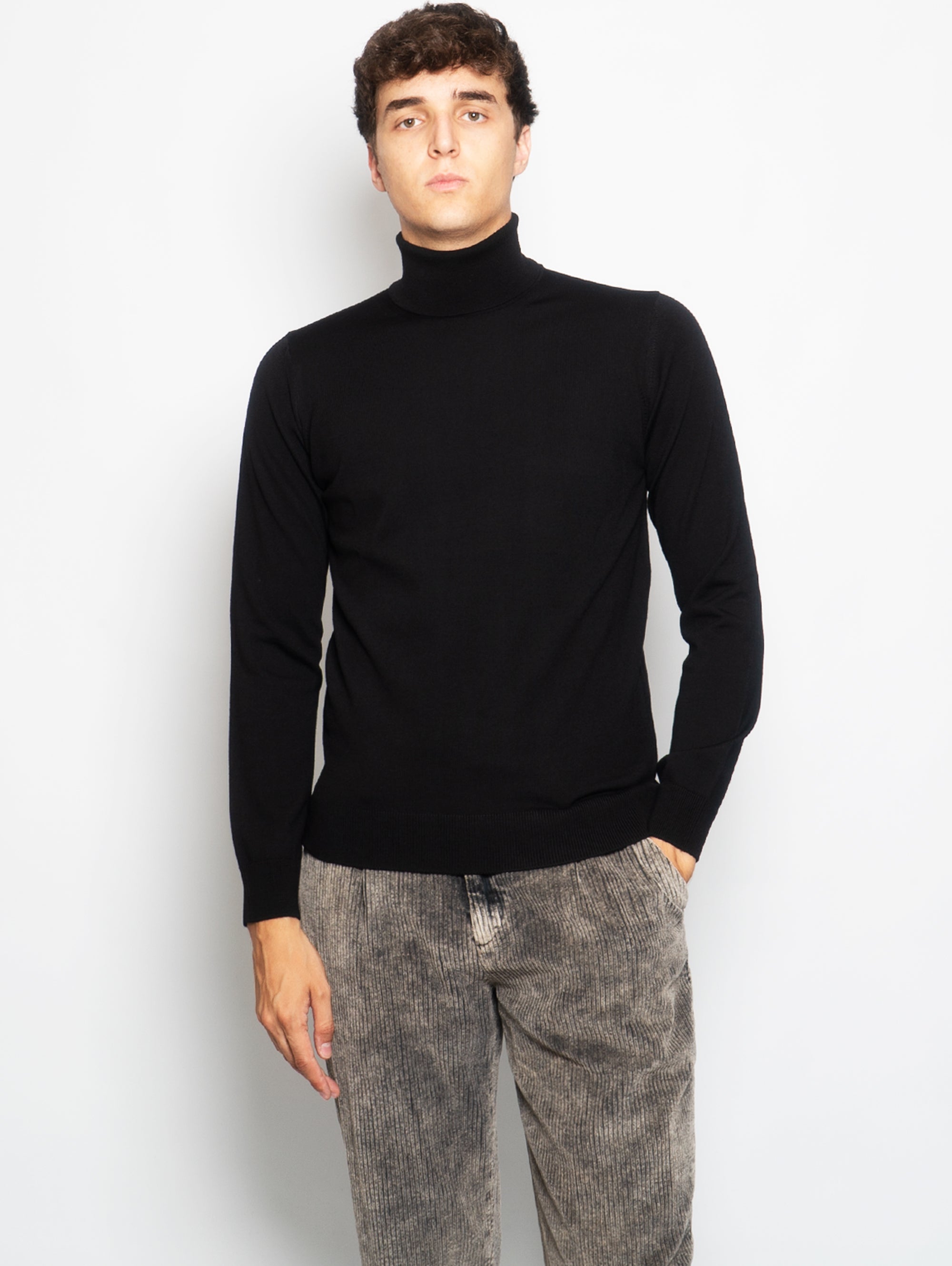 ALPHA STUDIO-Maglia Collo Alto in Merinos Nero-TRYME Shop