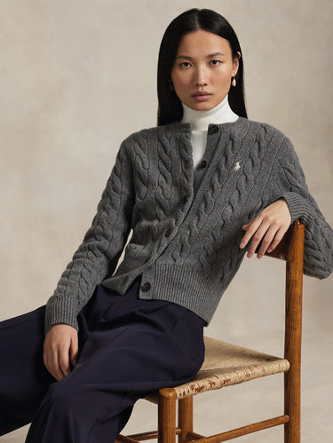 Gestrickter Zopfpullover aus Kaschmirmischung in Grau