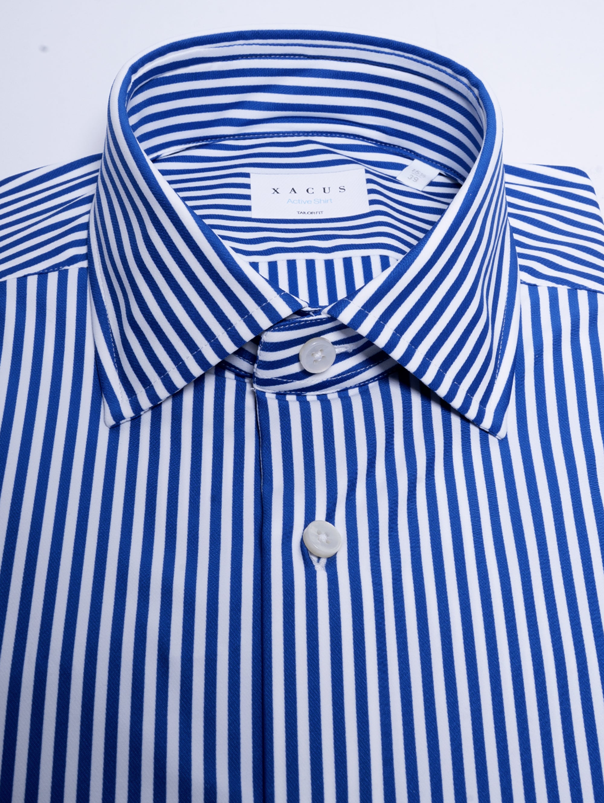 Aktives blau/weißes Hemd mit bengalischen Streifen