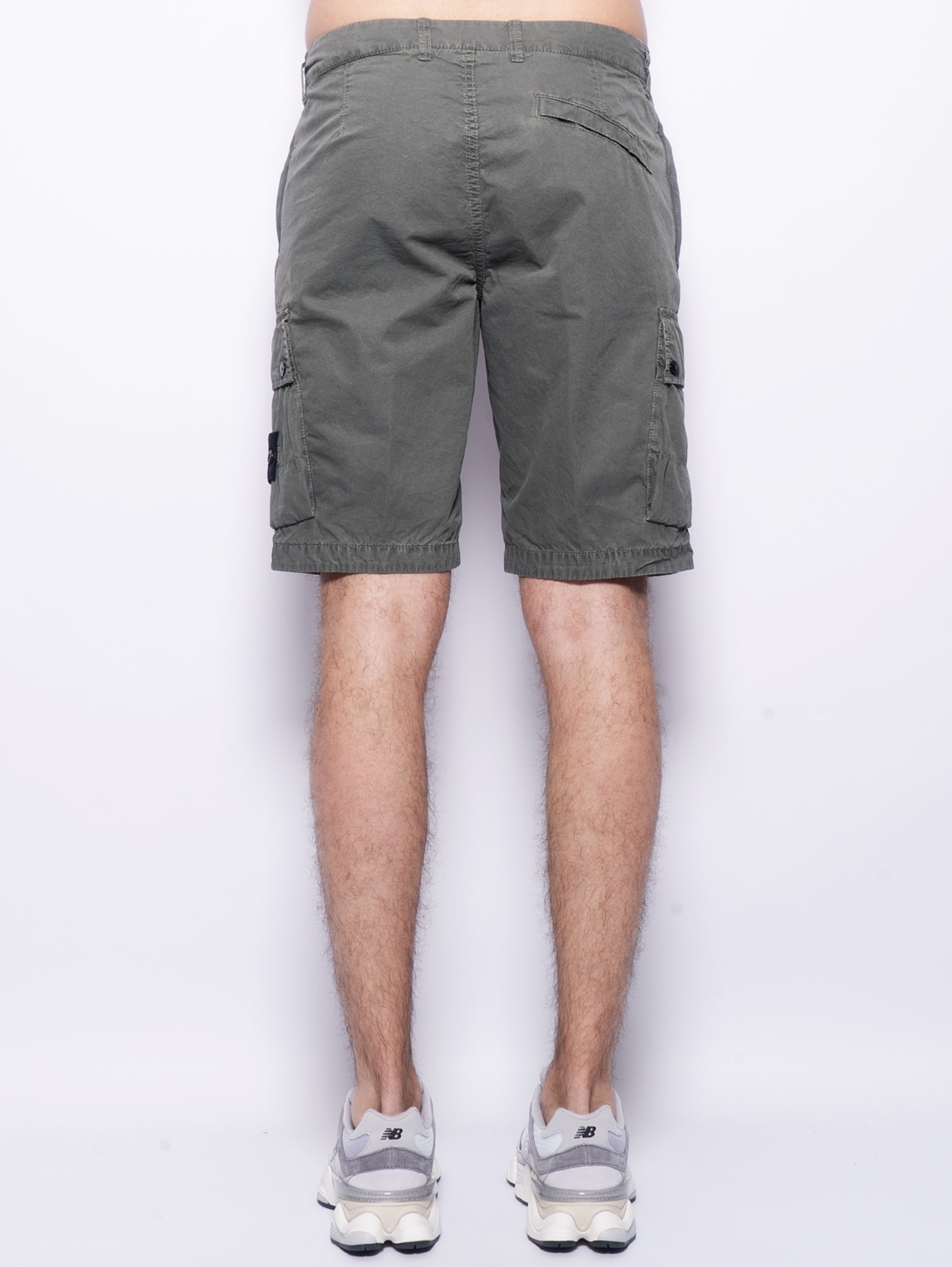 Cargo Bermuda shorts with Old Moss treatment