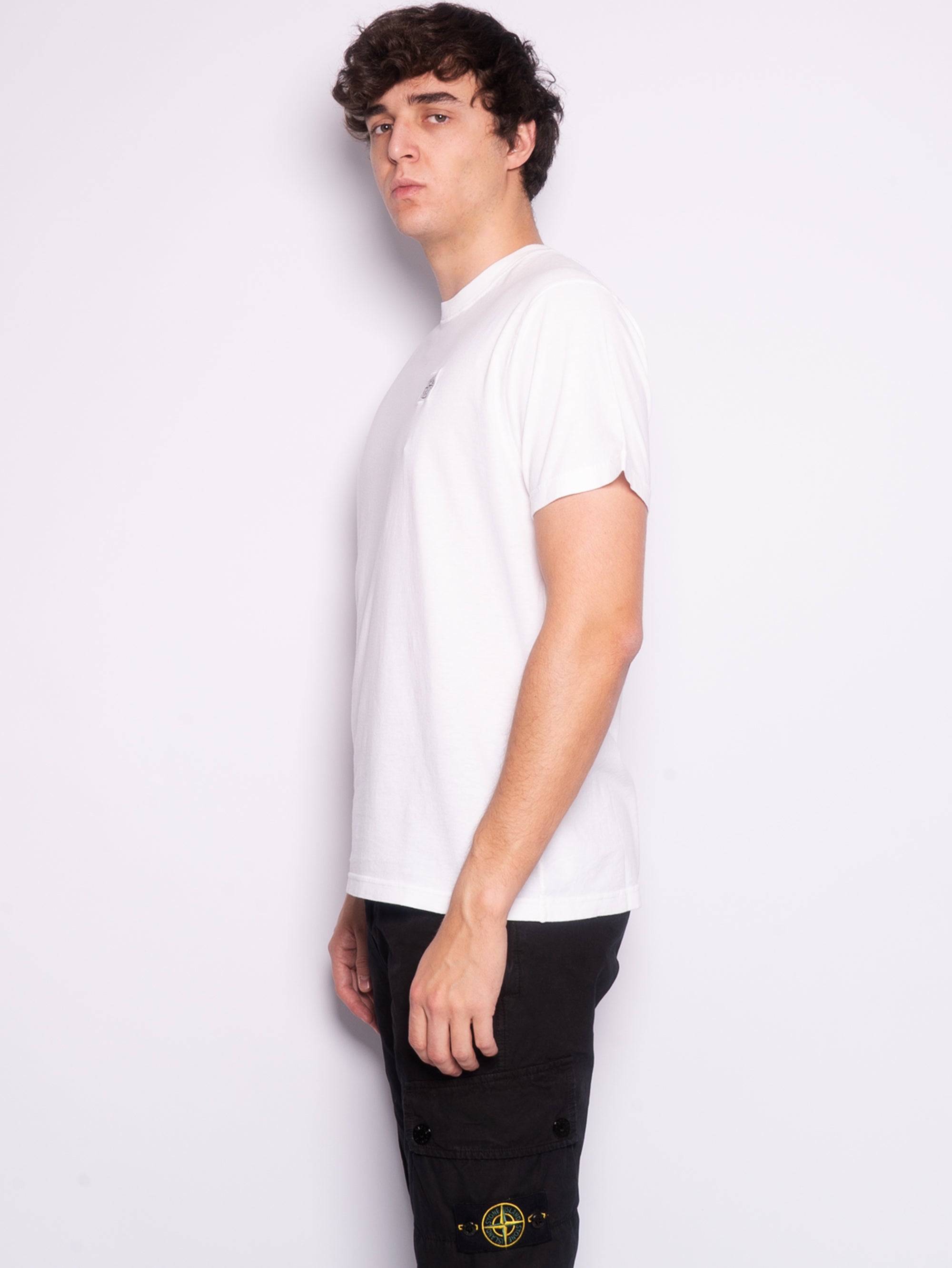 Garment-dyed T-shirt with White Fixed Effect