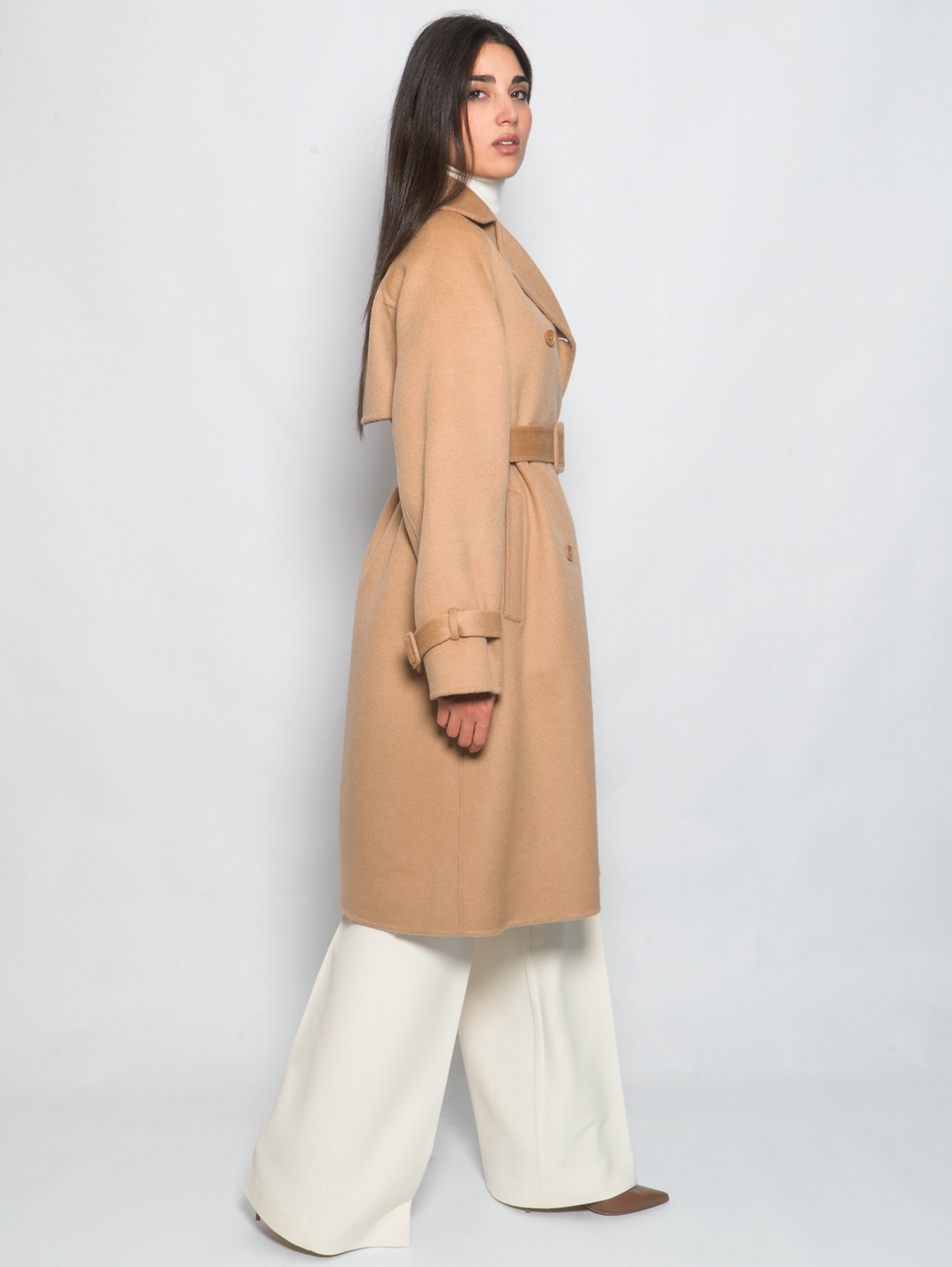 Double-breasted trench coat in beige wool