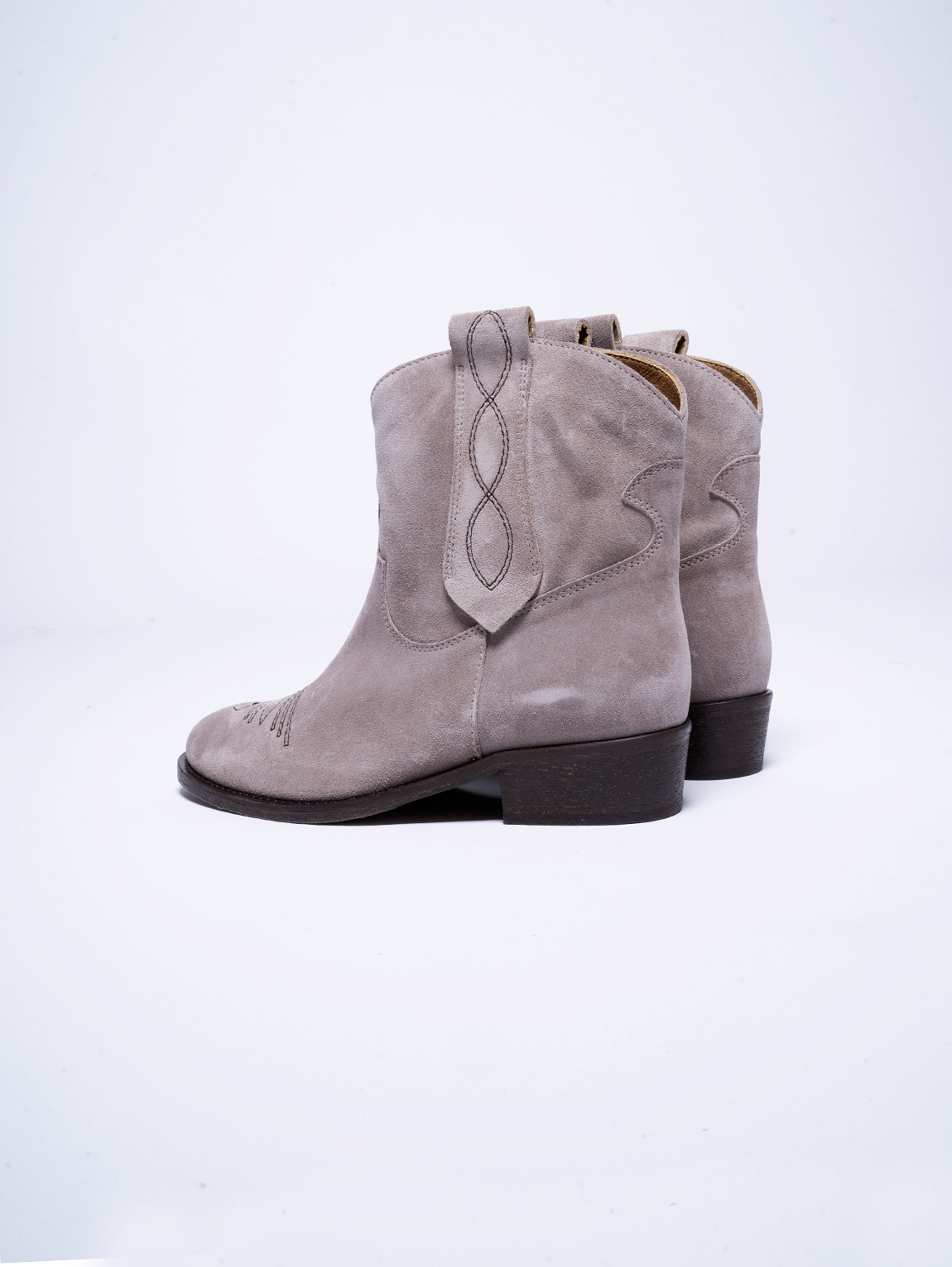 Texan ankle boots with brown stitching