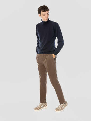 Pantaloni Easy Fit con Pences Cacao