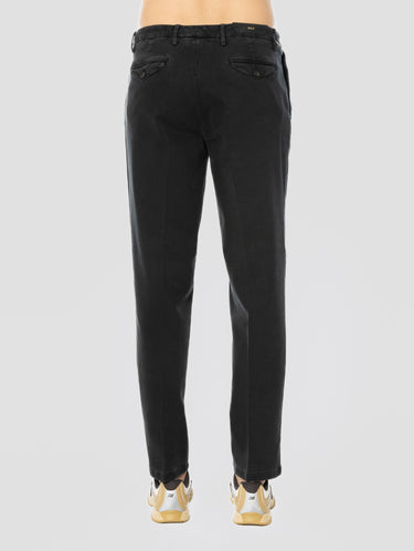Pantaloni Easy Fit con Pences Nero