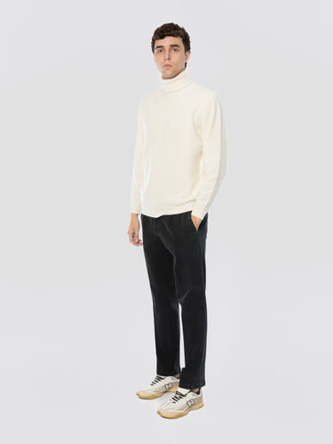 Pantaloni Easy Fit con Pences Nero