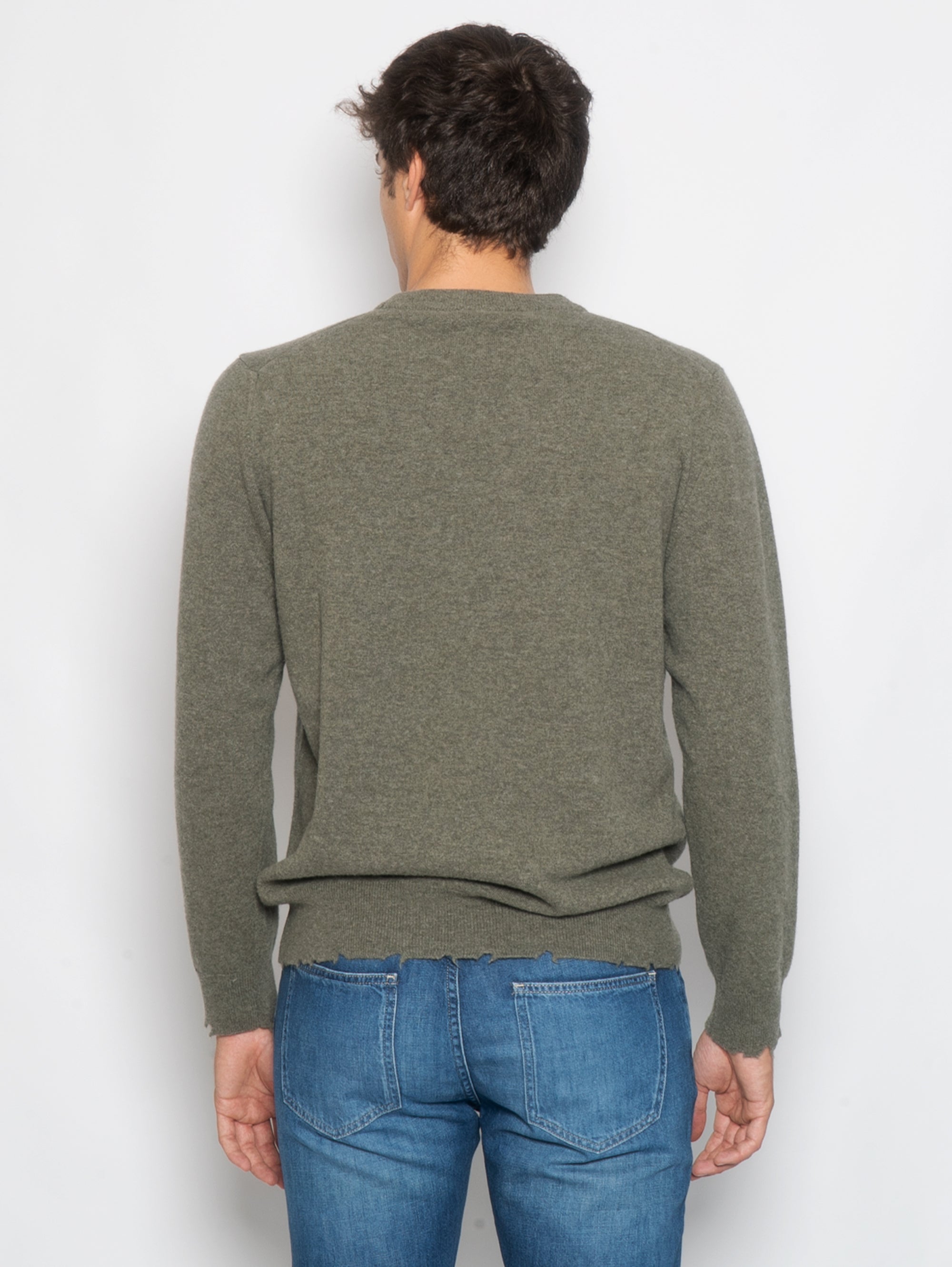 Salbeifarbener Pullover mit Rundhalsausschnitt und abgeschnittenem Saum