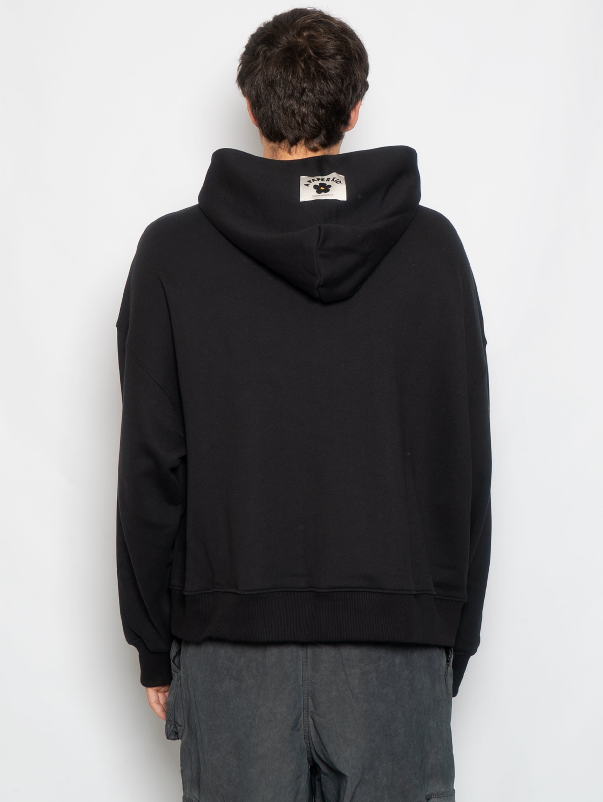 Sweatshirt mit schwarzer Kapuze