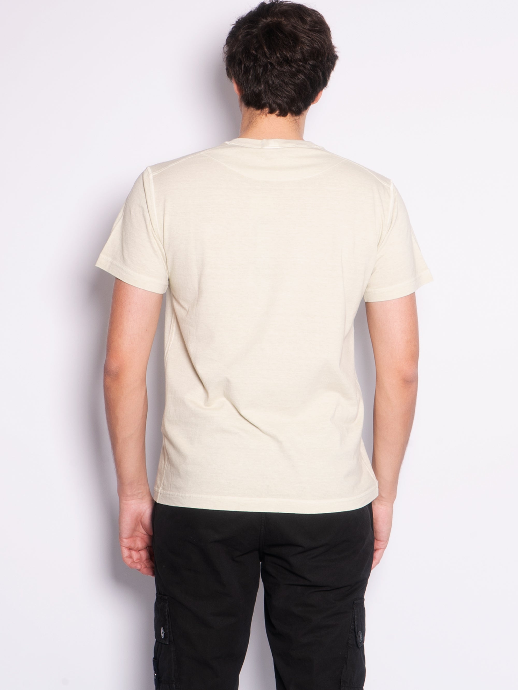 Garment-dyed T-shirt with yellow fixed effect