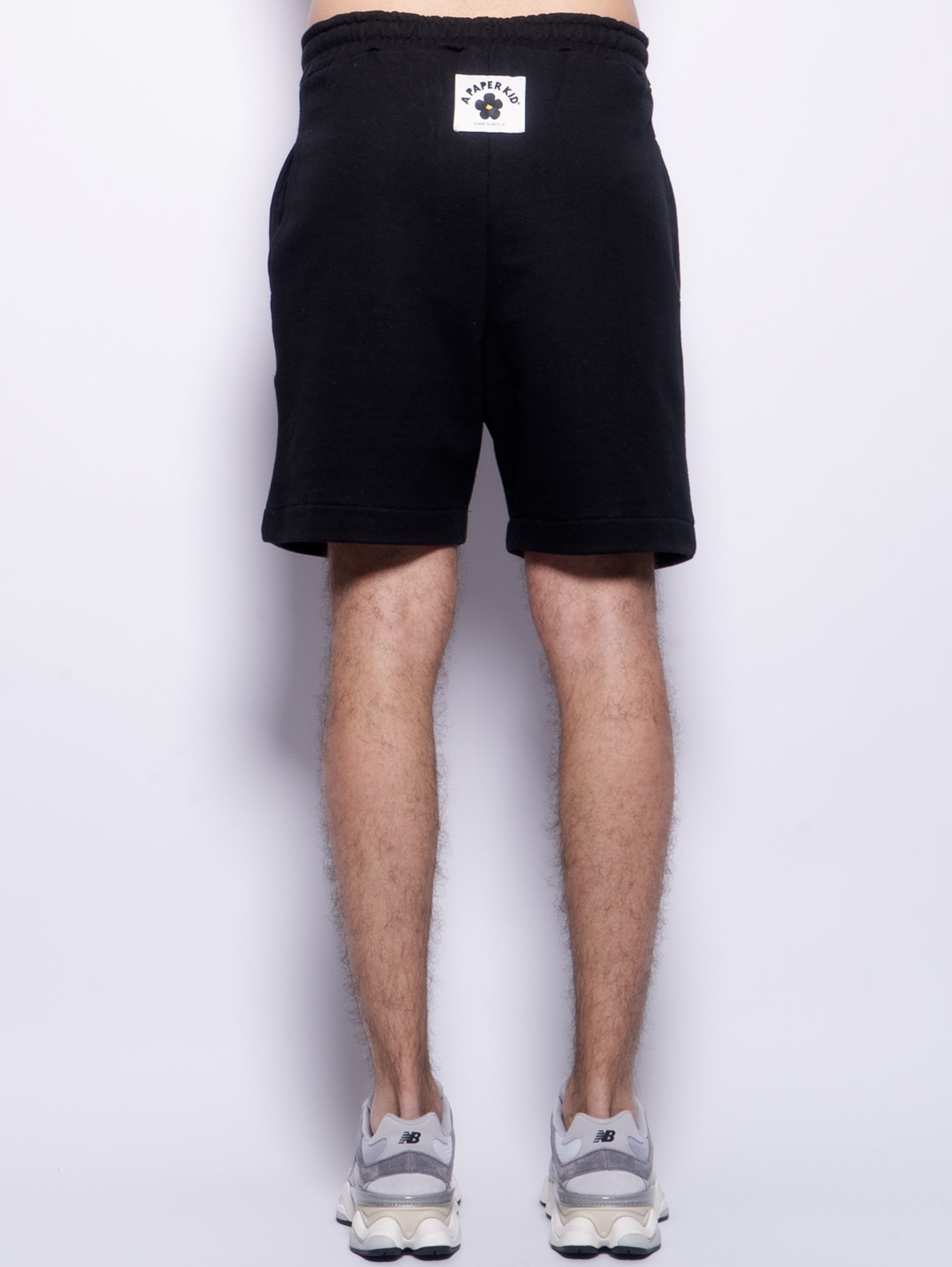 Sweatshirt-Shorts mit schwarzen Falten