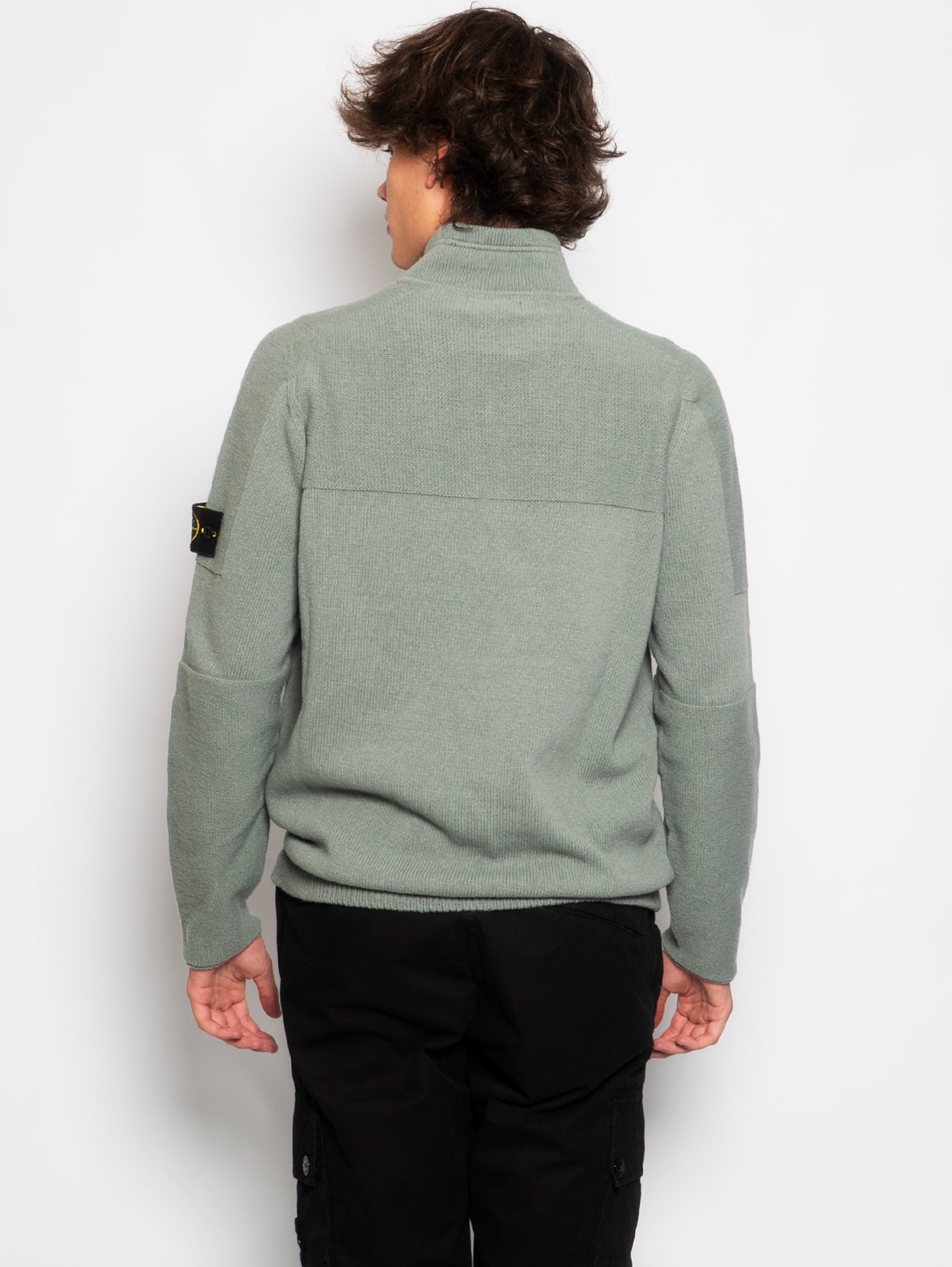 Salbeigrüner Pullover mit halbem Reißverschluss