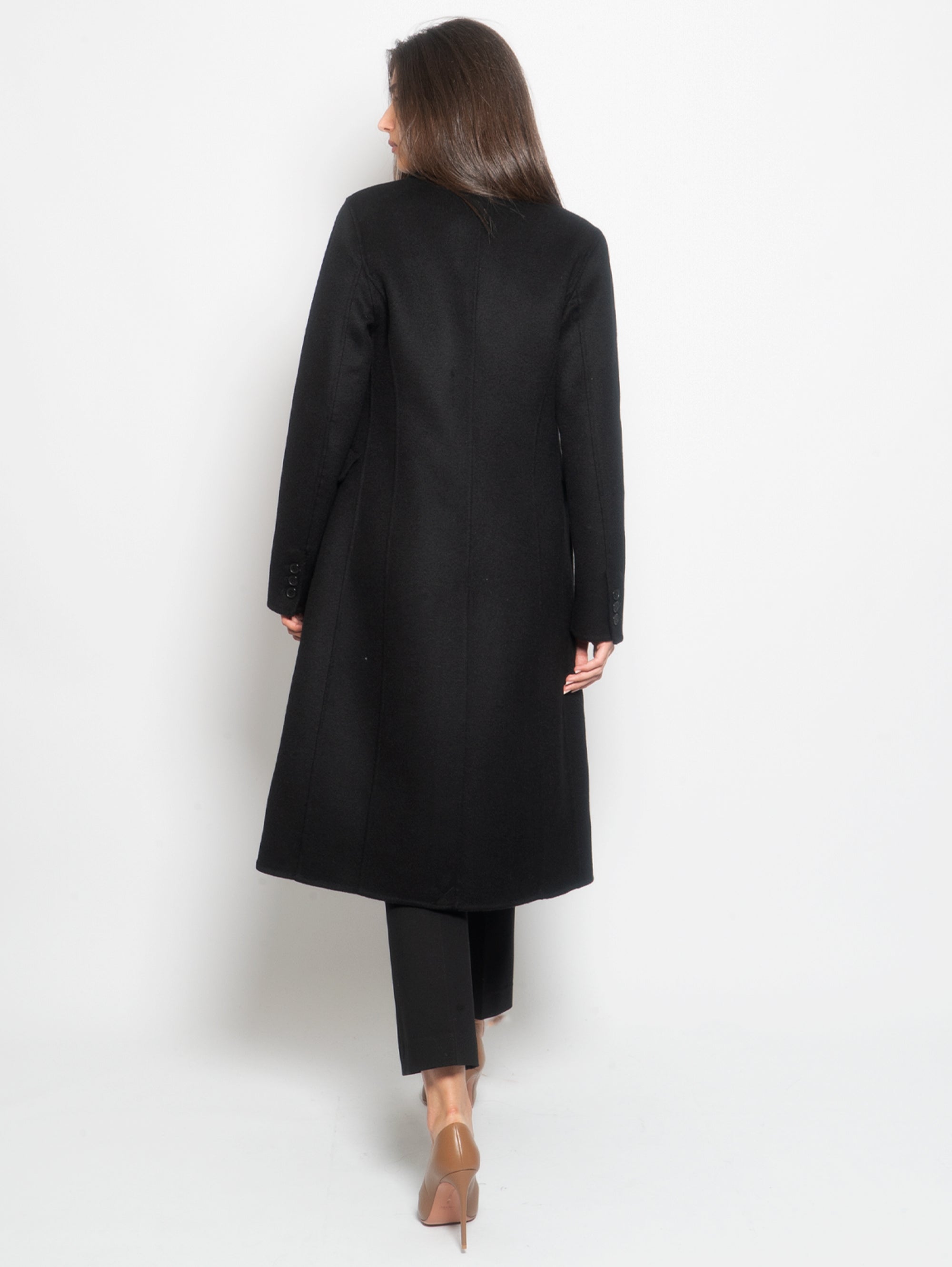 Zweireihiger Mantel aus schwarzer Wolle