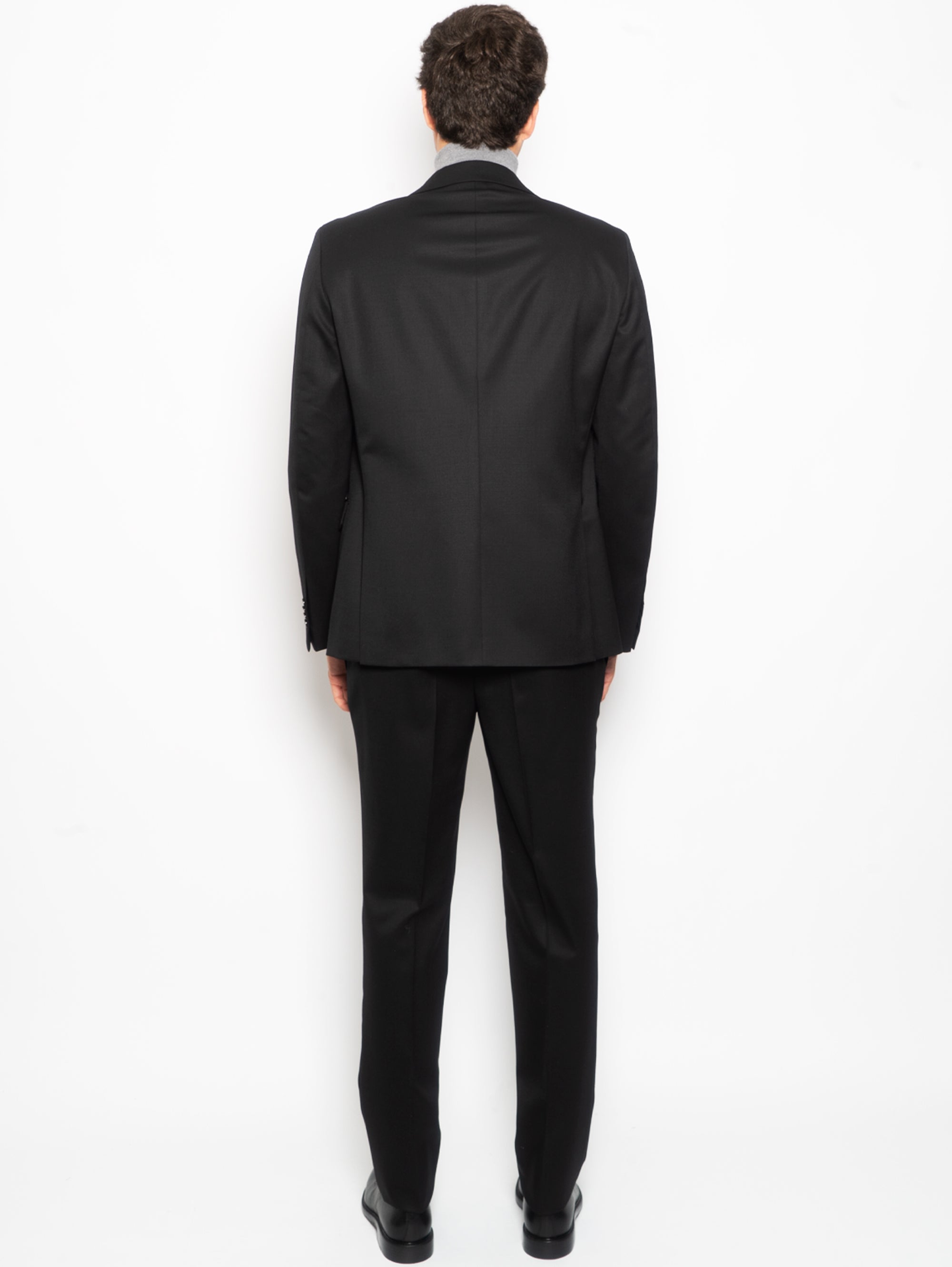 Schwarzer, schmaler Anzug aus Stretchwolle