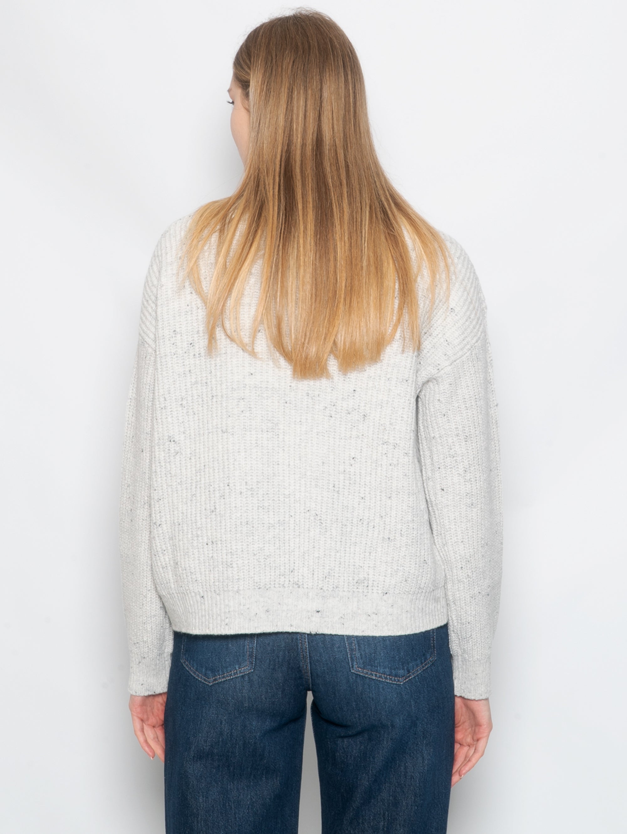 Hochgeschlossener Pullover mit weißem Rautenmuster