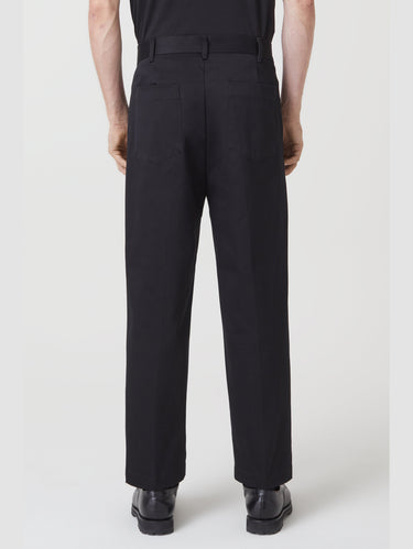 Weite Hose mit Bundfalten Schwarz