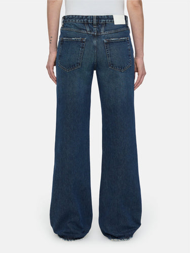 Steife Slim-Fit-Jeans mit niedriger Taille in Blau