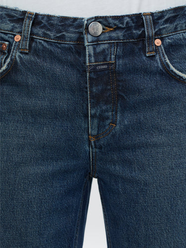 Steife Slim-Fit-Jeans mit niedriger Taille in Blau