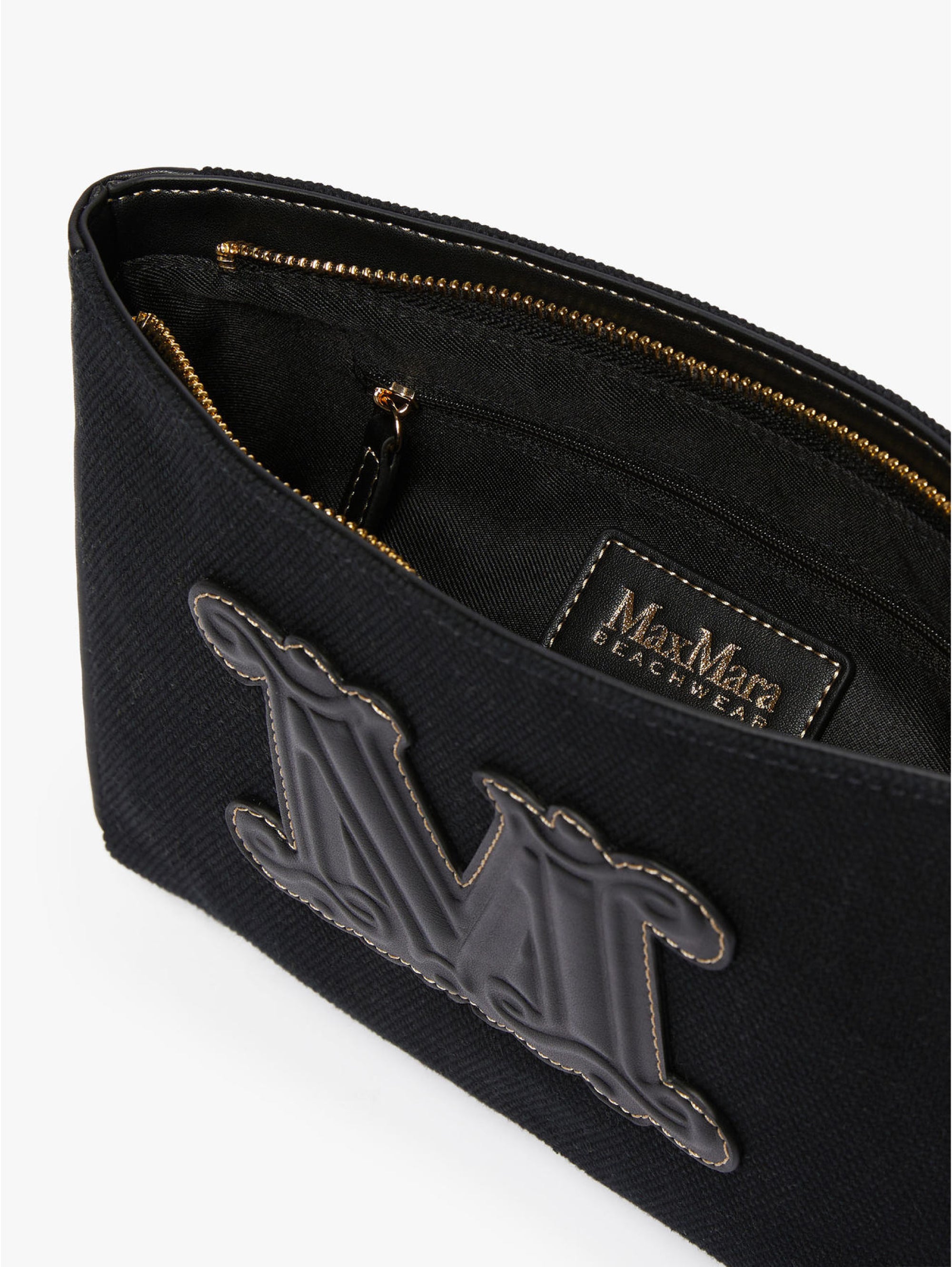 Clutch aus Segeltuch mit schwarzem M-Monogramm