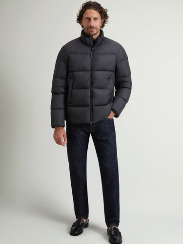 Kurze Daunenjacke aus Cloud-Mikrofaser, Schwarz