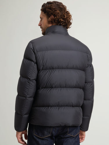 Kurze Daunenjacke aus Cloud-Mikrofaser, Schwarz