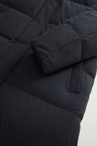 Gepolsterter Madison-Mantel aus schwarzem Stretch-Nylon