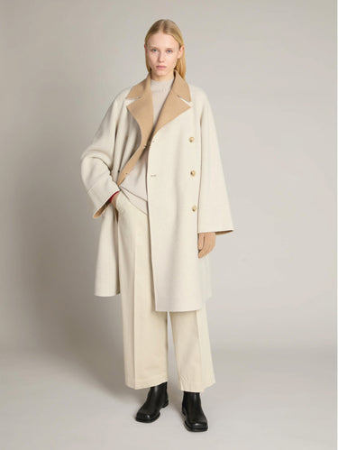 Cappotto in Lana Doppiopetto e Maxi Martingala Beige