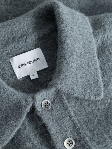 Polo aus Strick mit zwei Knöpfen in Grau