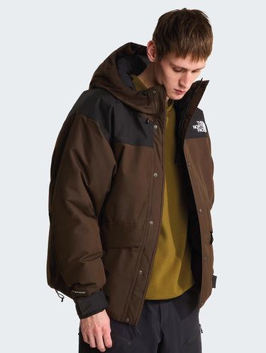 Wasser- und winddichte braune Daunenjacke