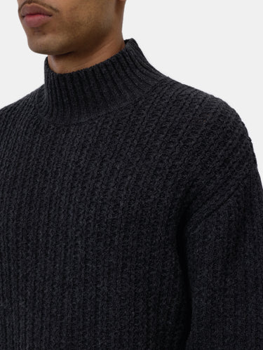 Rollkragenpullover mit Rippenmuster in Kohlefaserfarbe