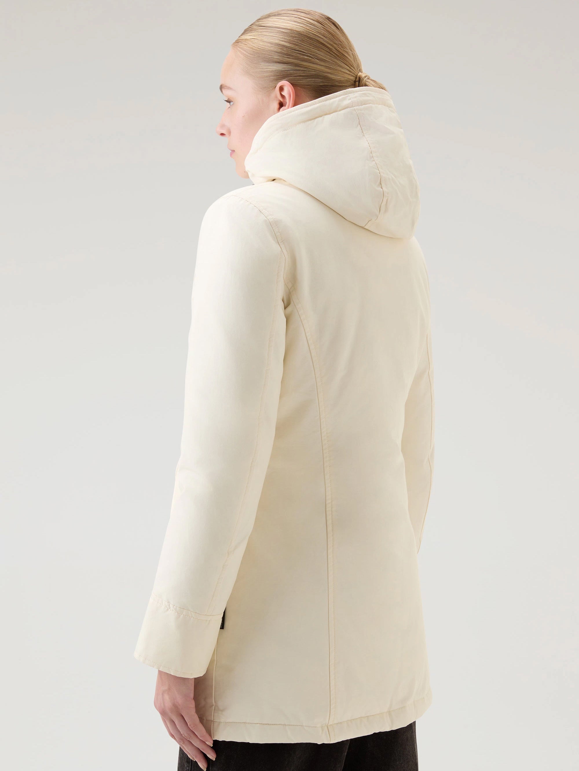 Parka-Jacke mit Kapuze in weißem Waschbär