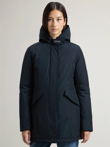 Arctic-Parka mit Kapuze aus dunkelblauem Waschbärfell