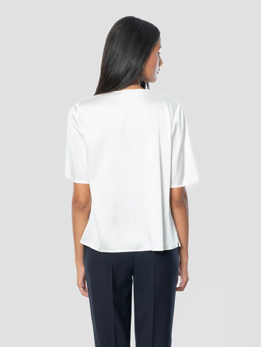 Bluse aus weißem Seidensatin