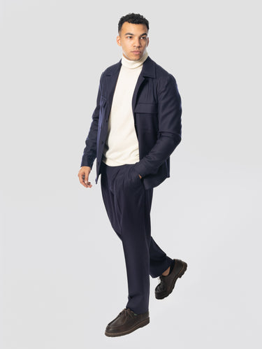 Pantalon bleu en laine vierge à pinces