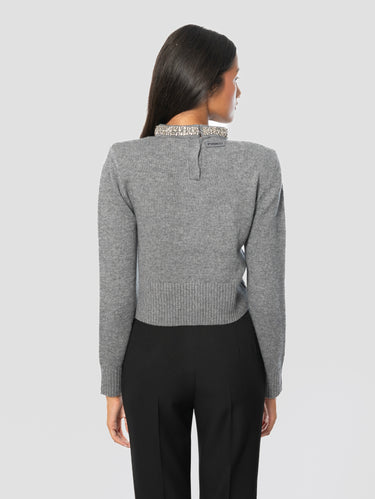 Cropped-Pullover mit Schmuckkragen in Grau