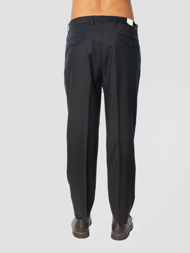 Pantalon en laine vierge à pinces noir
