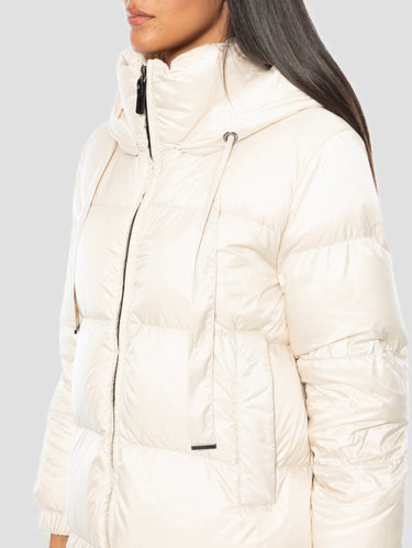 Midi-Steppjacke mit Kapuze in Vanillefarbe