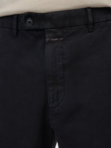 Hoch taillierte Baumwoll-Twill-Hose in Schwarz