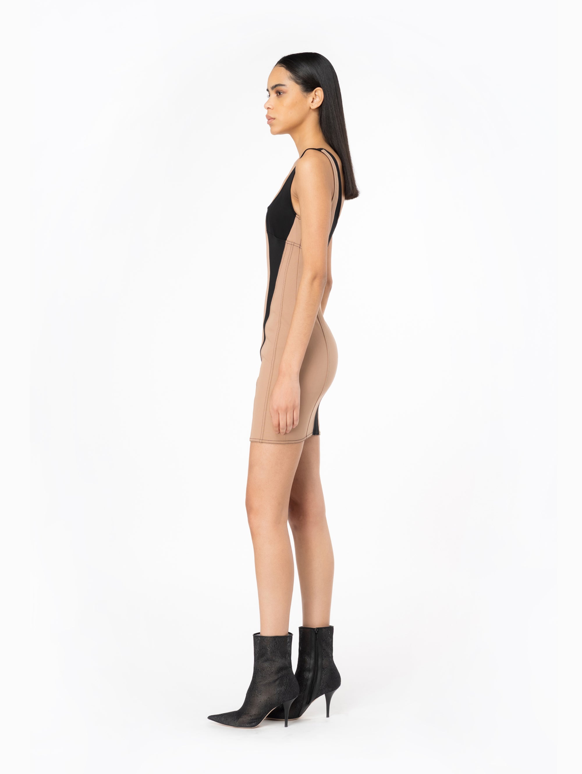 Slim-fitting mini dress in hazelnut/black double material